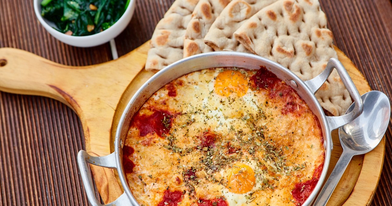 Internetą užvaldė 2 ingredientų receptai: batatas su sūriu, ryžiai su kiaušiniu ir feta