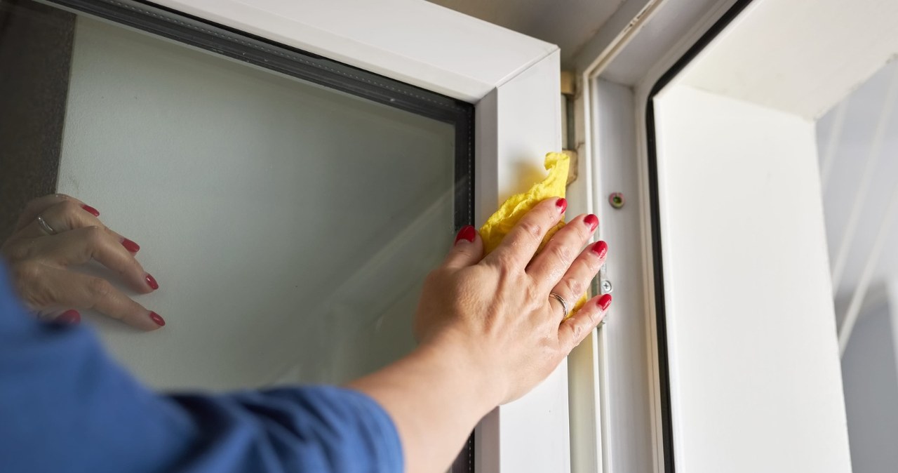 Vien soda nepadės: ši naminė pasta nuvalys pageltusius langų rėmus iki blizgesio