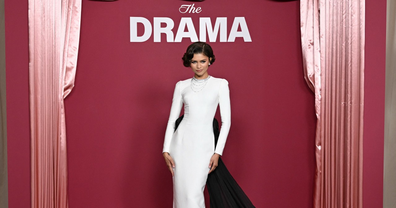 Žiedas ant bevardžio ir „The Drama“ suknia: „Zendaya“ dar labiau kursto gandus apie vestuves