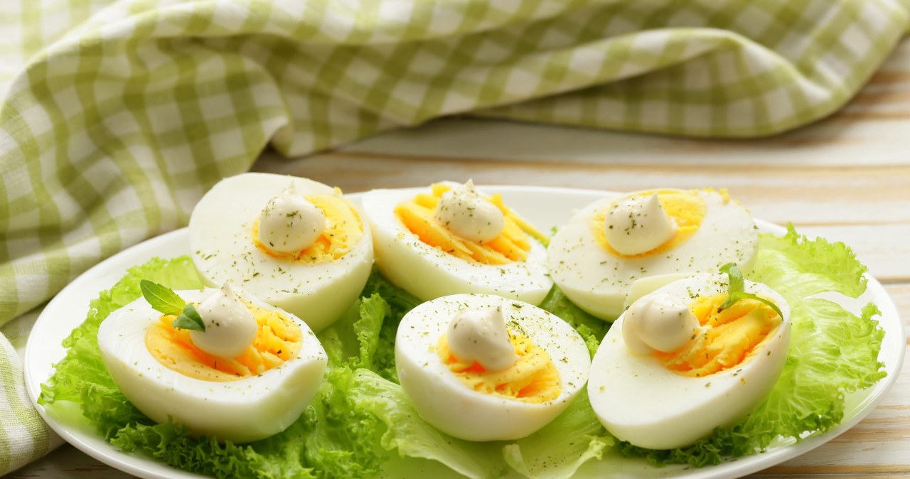 Velykų klaida, kuri kainuoja savijautą: 5 produktai, kurių nevertėtų derinti su kiaušiniais