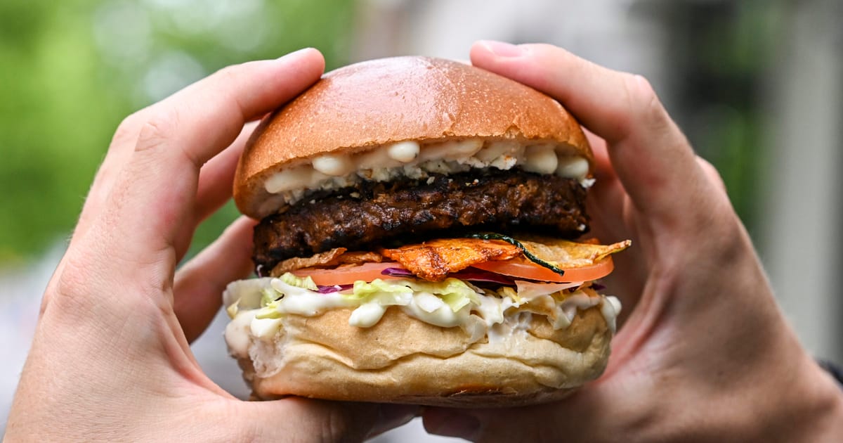 ES kompromisas nustebins: veganiški „burgeriai“ lieka, bet „steikai“ ir laboratorijose – draudžiami
