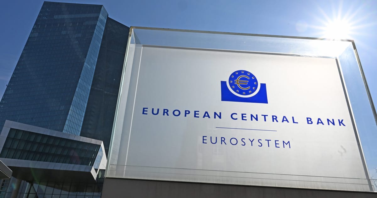 „ECB“ perspėja: karas su Iranu gali branginti viską – infliacija euro zonoje šoktels