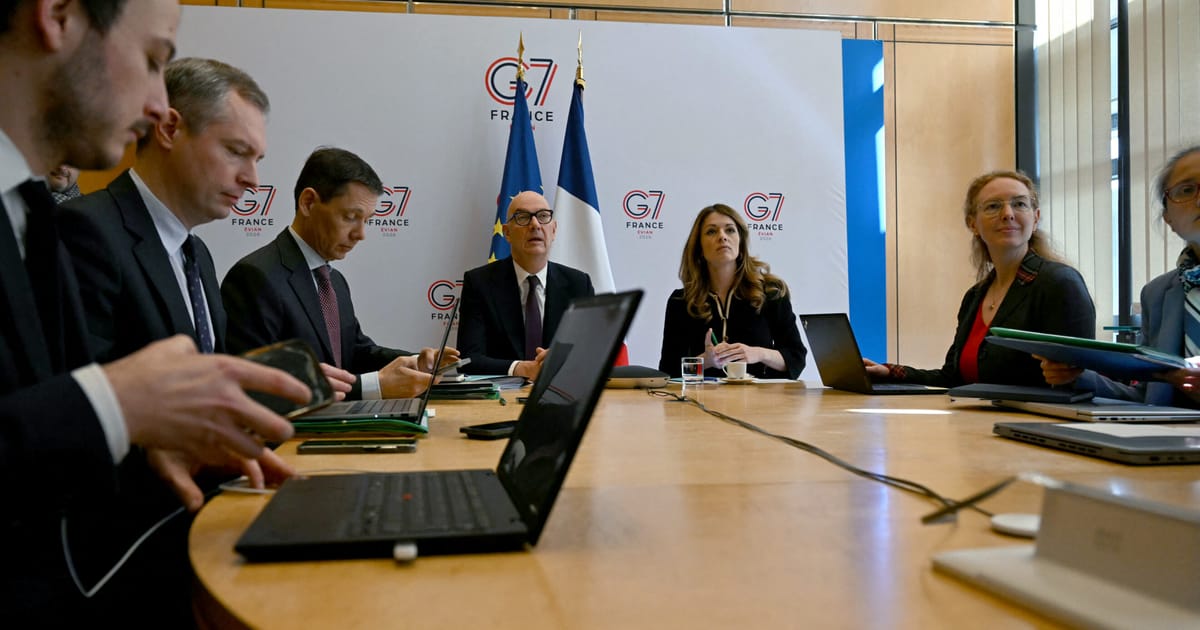 G7 bejėgiai stebi Irano karo pasekmes: brangsta nafta, auga stagfliacijos grėsmė