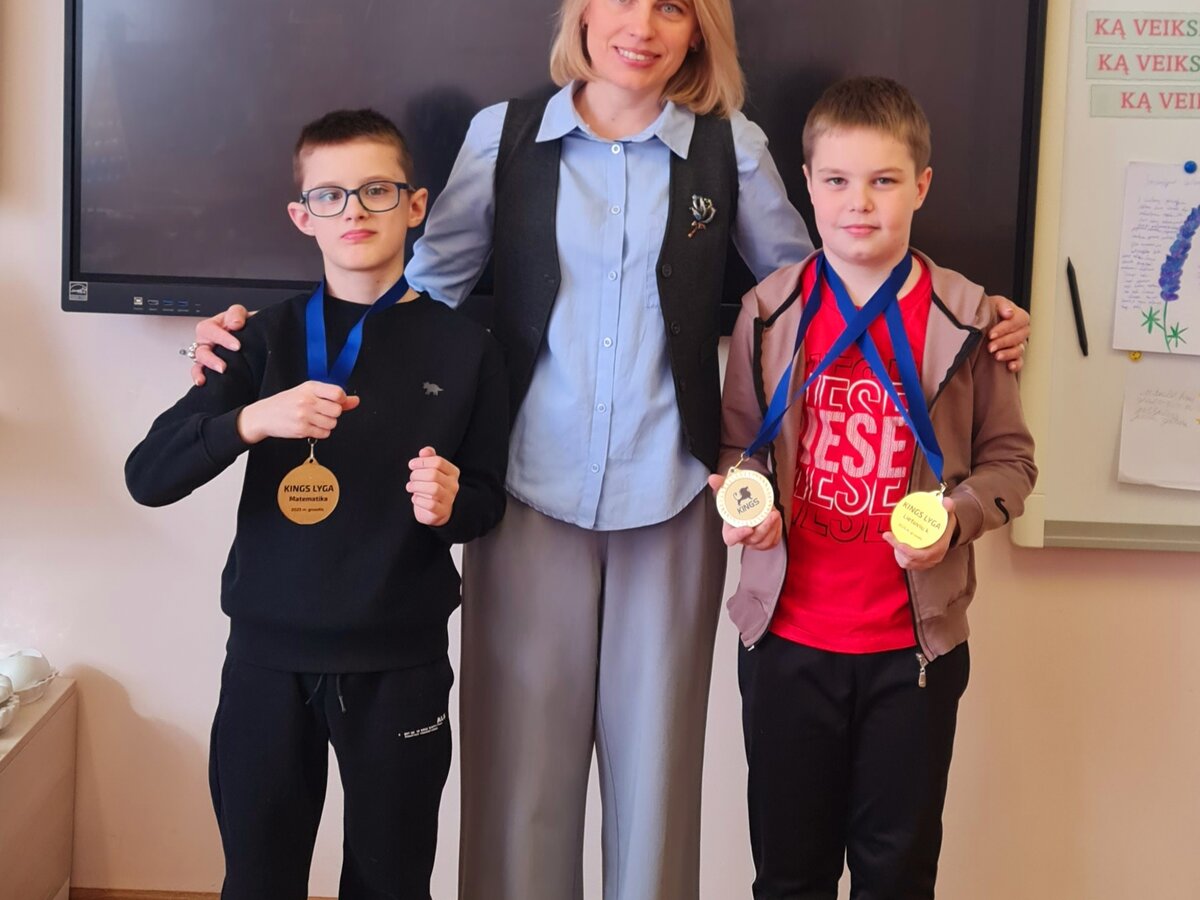Skaidiškių 3a klasė sudrebino „KINGS“ olimpiadą: du aukso medaliai vienam mokiniui