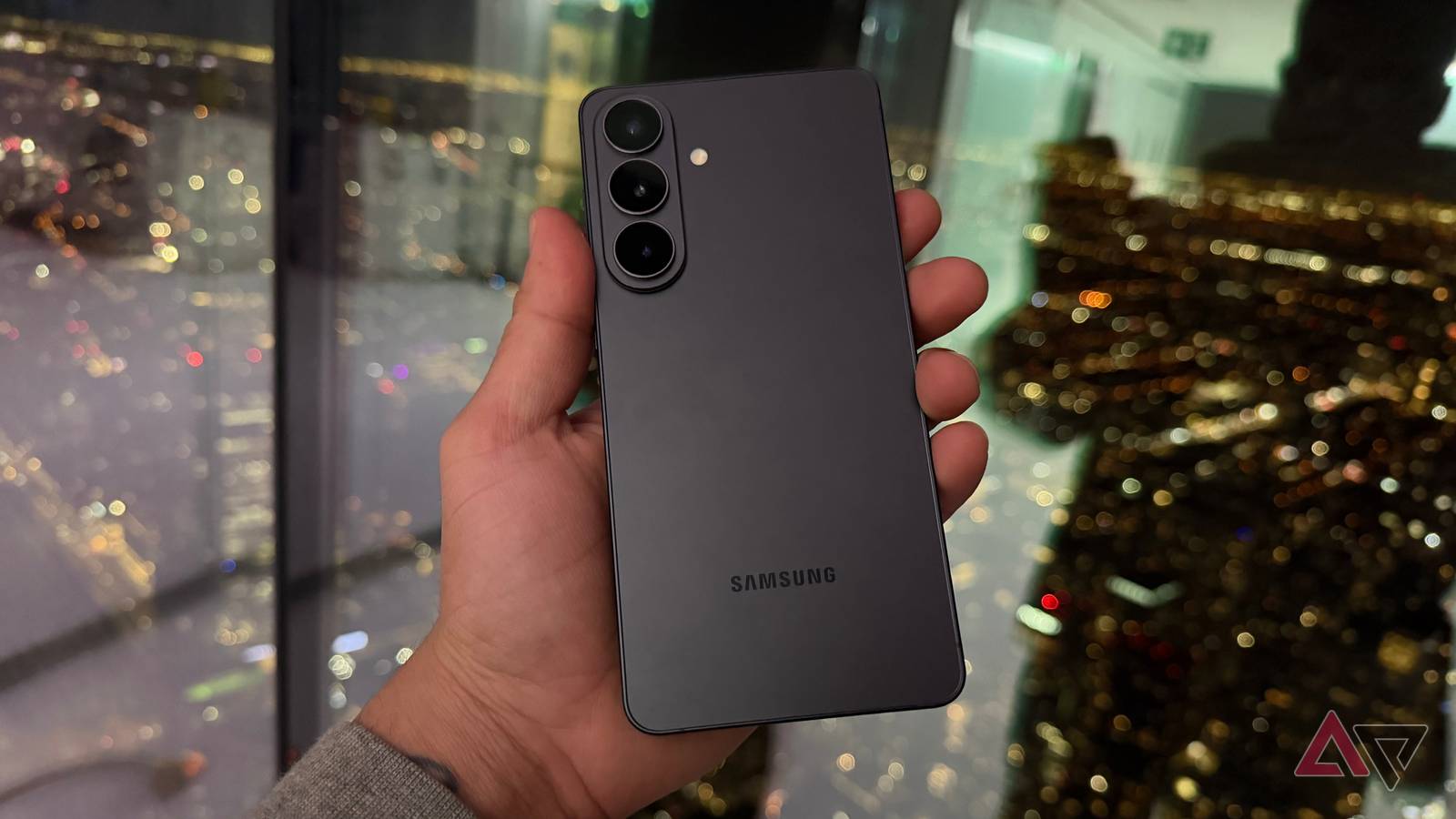 „Samsung“ meta iššūkį „Apple“: „Galaxy S26“ gauna „AirDrop“ palaikymą per „Quick Share“