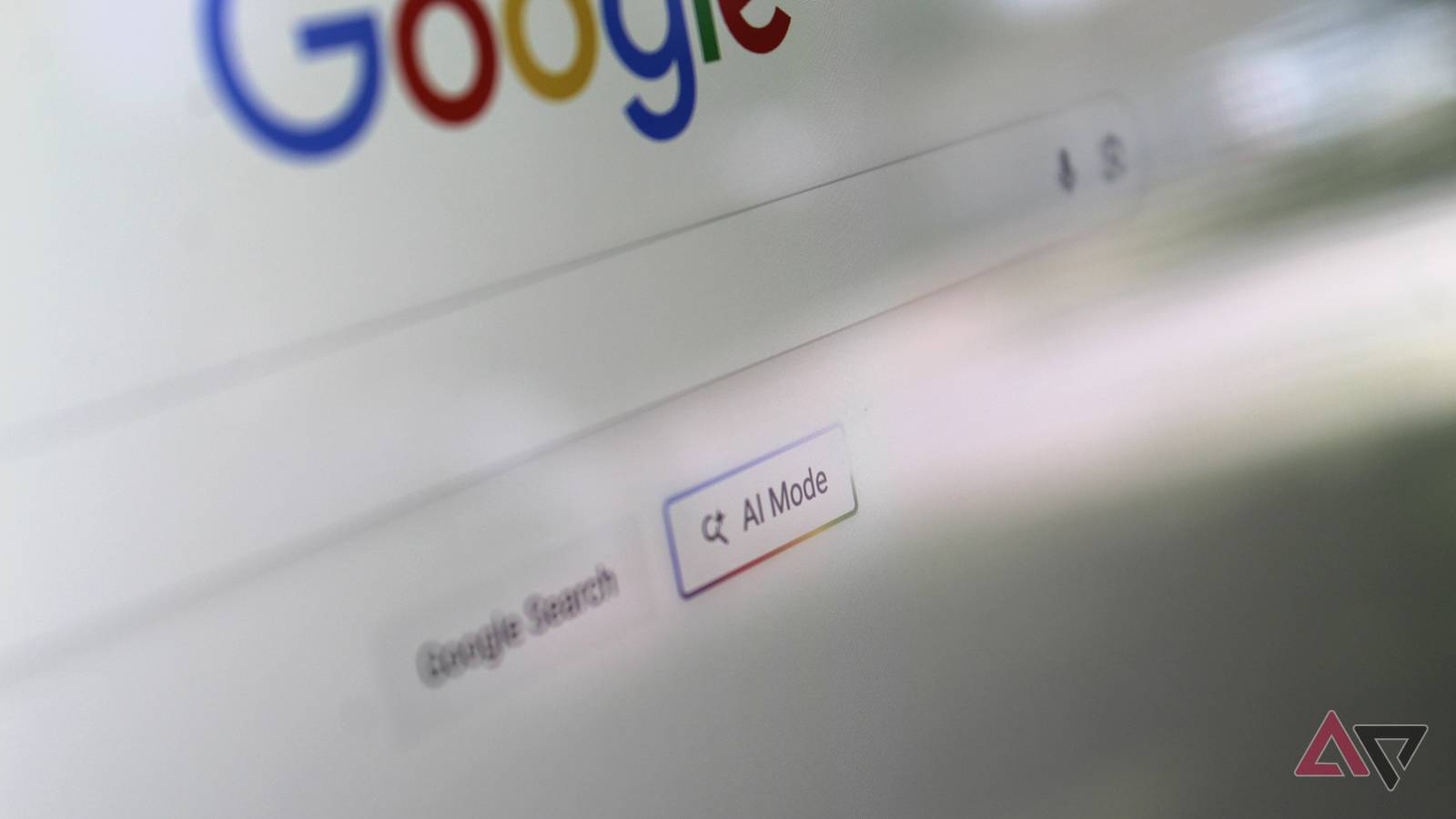 „Google“ tyliai keičia naujienų antraštes paieškoje: dirbtinis intelektas gali suklaidinti