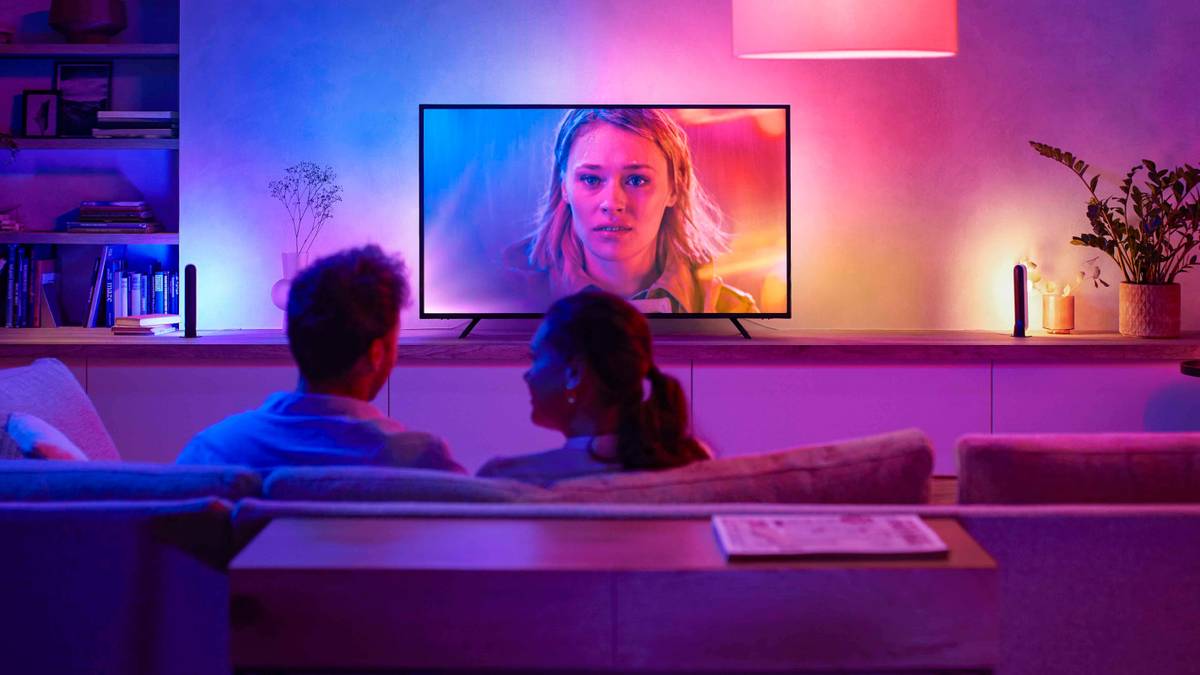 „Philips“ meta lauk „Google TV“ ir renkasi „Titan OS“: kas pradingsta ir kuo tai gresia