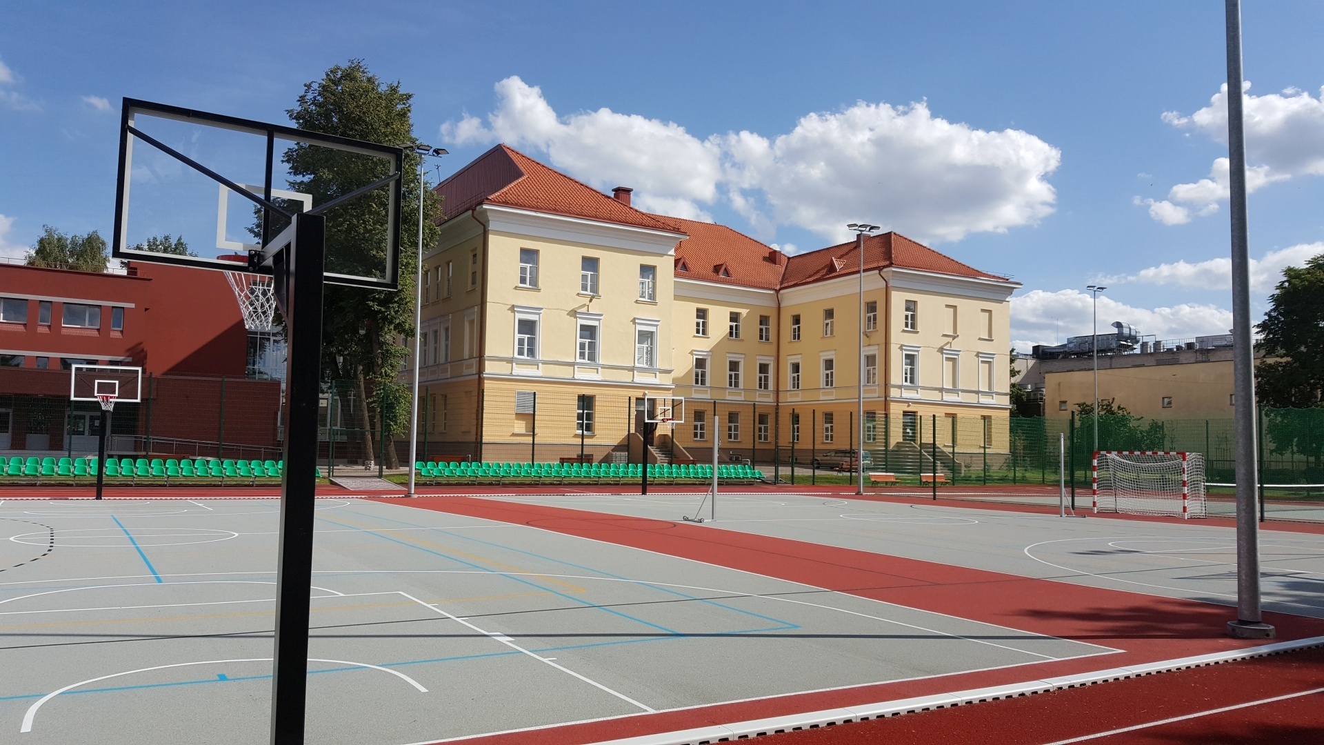 Šiauliai meta milijonus į mokyklų aikštynus: kurioms įstaigoms jau atėjo eilė