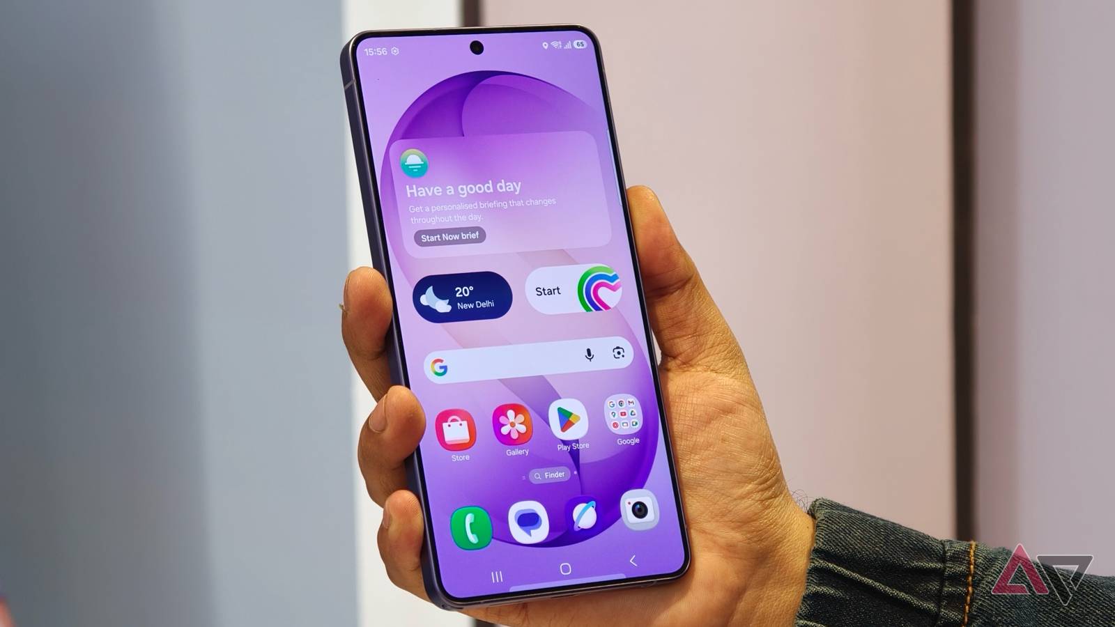 „Samsung“ patvirtino: „Galaxy S26“ netrukus galės siųsti failus per „Apple“ „AirDrop“