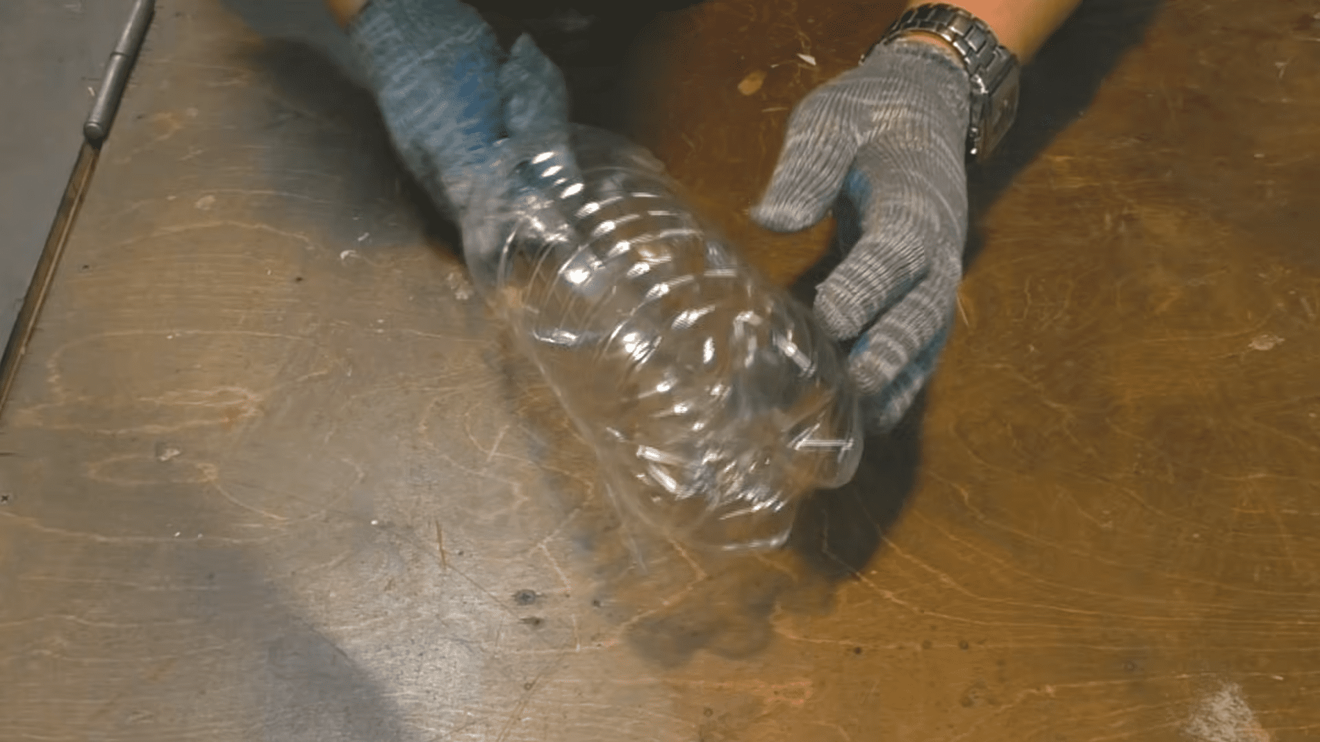 Pamatę, ką meistras daro su plastikiniu buteliu ir fenu, kaimynai liko be žado
