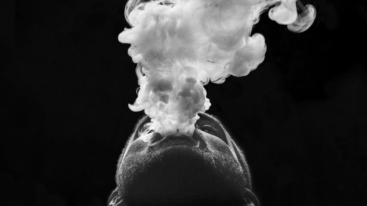 Mokslininkai įspėja: elektroninės cigaretės gali sukelti plaučių ir burnos vėžį