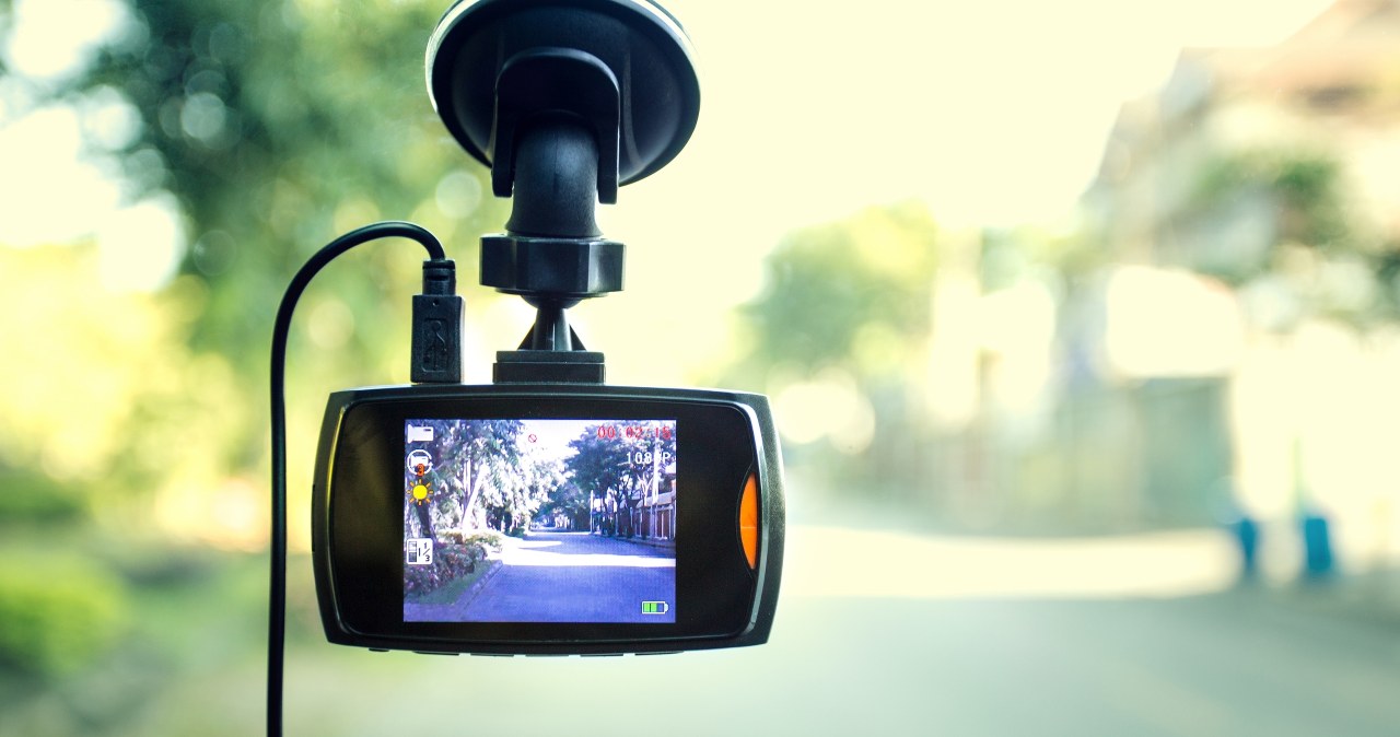 Turi vaizdo registratorių automobilyje? Vienas įkėlimas į internetą gali brangiai kainuoti