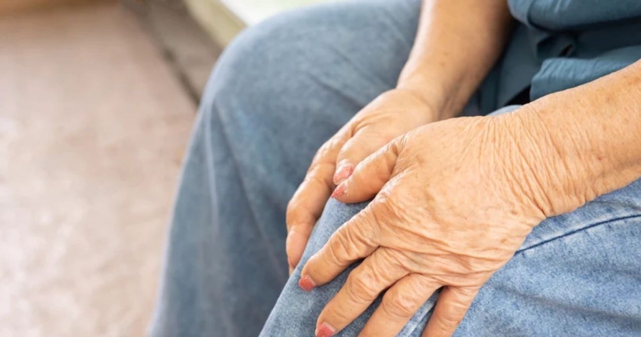Šie gėrimai gali sumažinti sąnarių skausmą: ką gerti kasdien, kad greičiau pajustumėte pokytį