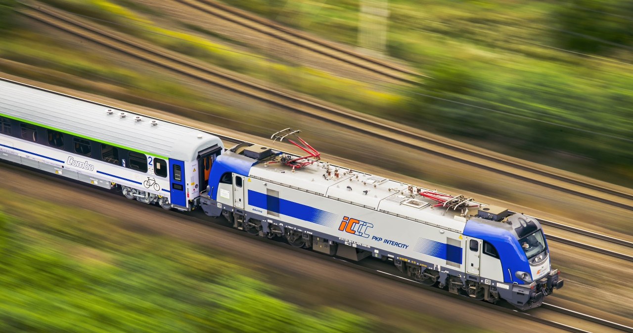 „PKP Intercity“ ruošiasi rekordinėms kelionėms: ilgesni traukiniai ir pigesni bilietai