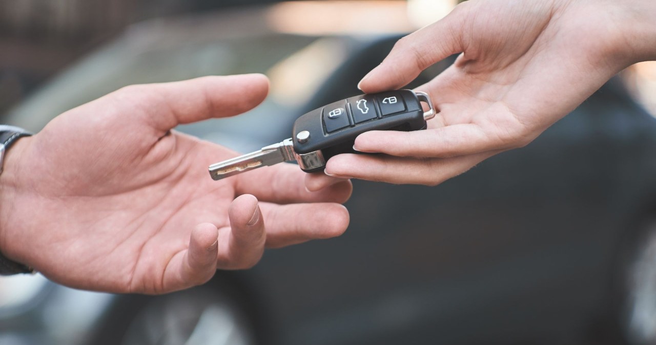 Naivūs pirkėjai netenka tūkstančių: štai kaip apgavikai suklastoja naudotų auto skelbimus