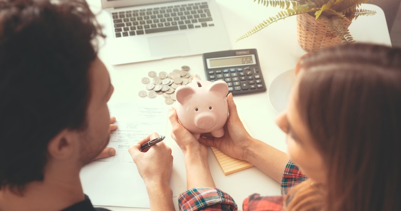 CBOS apklausa: rekordinė dalis lenkų savo finansus vertina gerai, bet nerimas dėl ateities išlieka