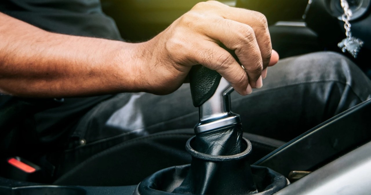 Šis stabdymo triukas mažina sąnaudas iki 0,0 l/100 km – bet daugelis daro klaidą