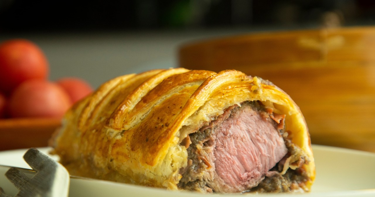 Beef Wellington sugrįžo į madas: štai kaip žingsnis po žingsnio paruošti tobulai sultingą patiekalą