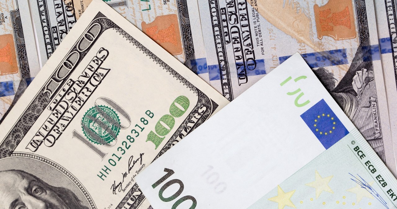 Doleris kyla dėl karo ir brangstančios energijos: ar euro ir dolerio paritetas vėl realus?