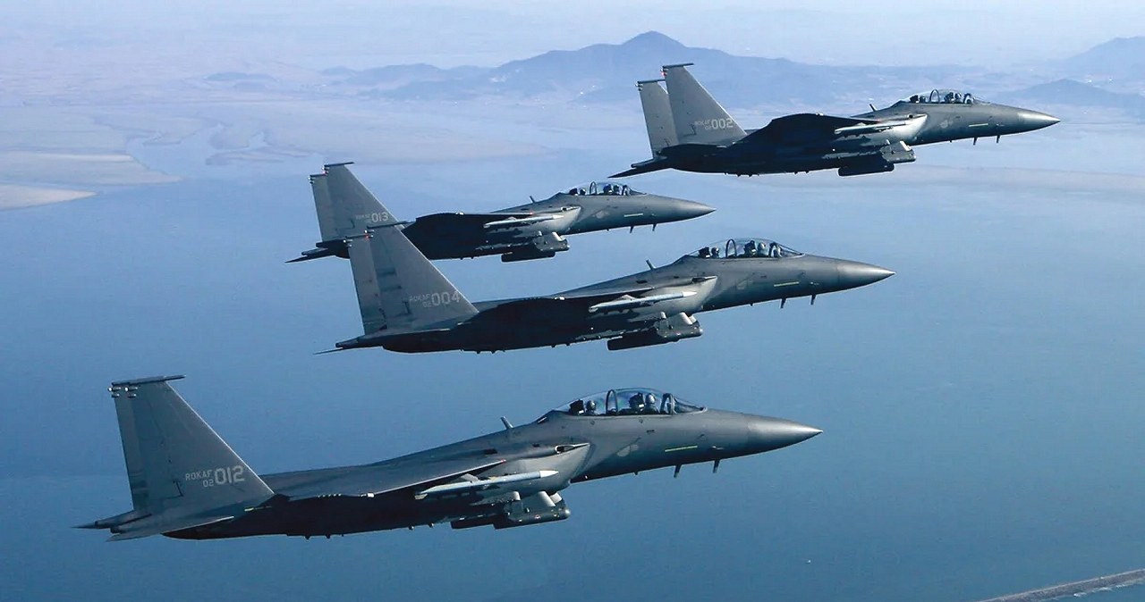 F-15K susidūrė ore dėl asmenukės: po 4 metų paviešintas Pietų Korėjos skandalas