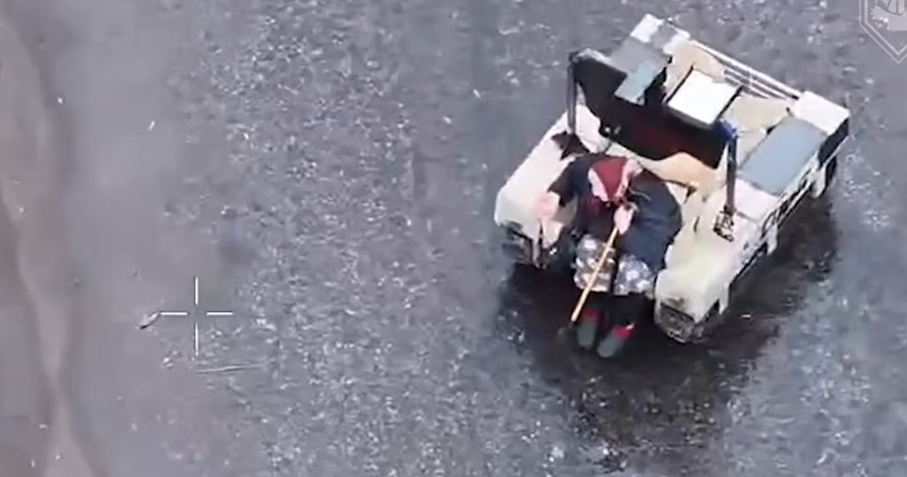 Netoli Lymano ukrainiečiai pasiuntė robotą: taip iš apšaudymų zonos išgelbėjo 77-metę