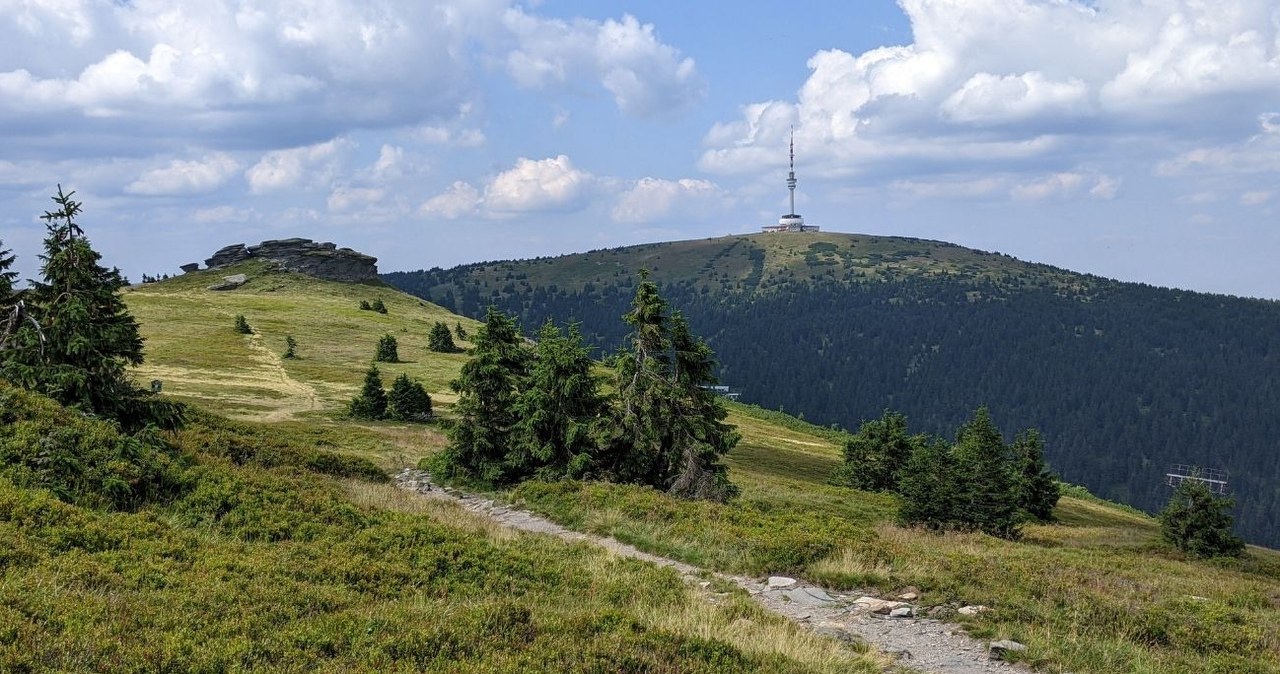 Žygis į Pradziadą Sudetuose: gražiausi maršrutai, vaizdai nuo bokšto ir ką būtina žinoti