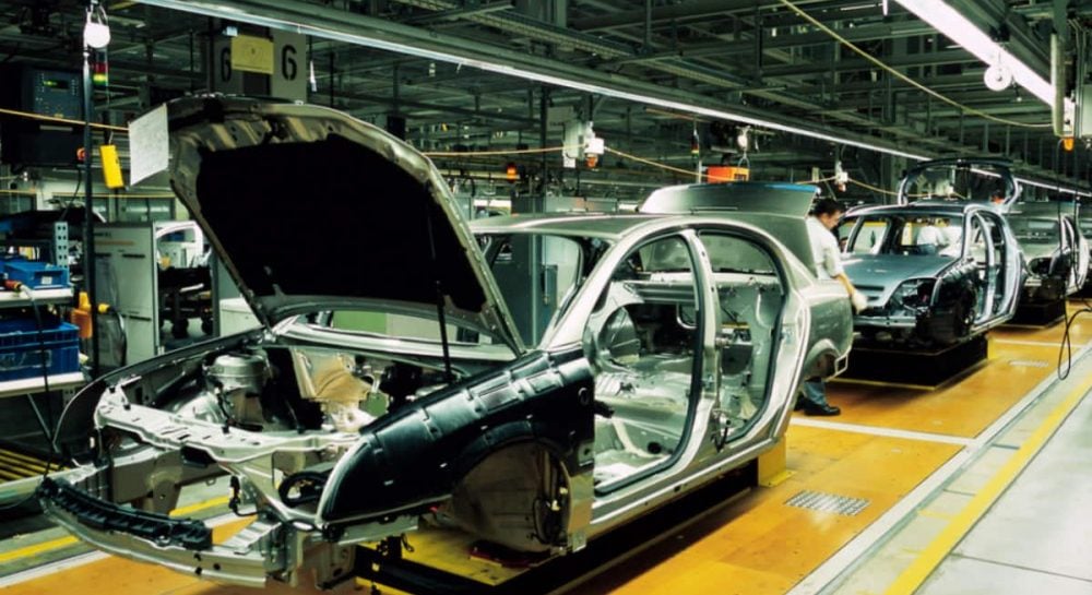 Europos autoprama ant ribos: „Stellantis“ nuo 2028-ųjų stabdo vieną didžiausių gamyklų