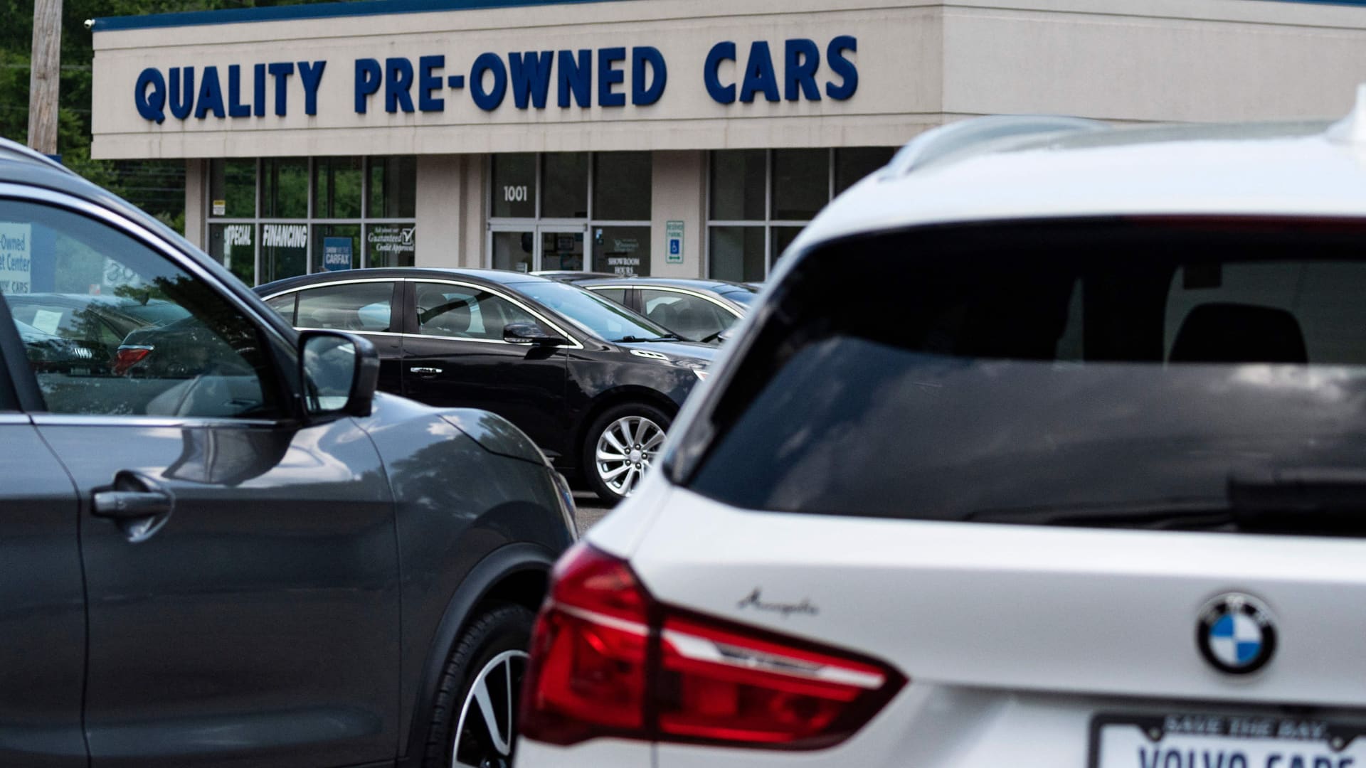 Naudotų automobilių kainos šauna į viršų: pasiekė aukščiausią lygį nuo 2023 metų vasaros