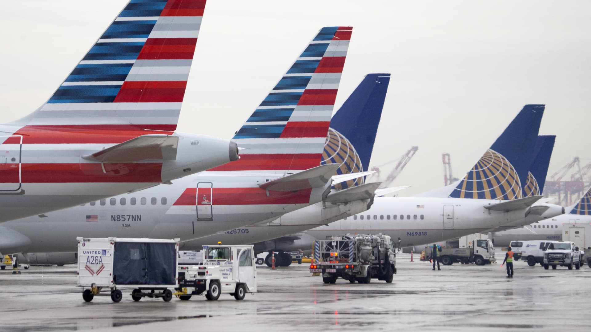 „American Airlines“ nukirto „United“ megasandorį – rinka sureagavo akimirksniu