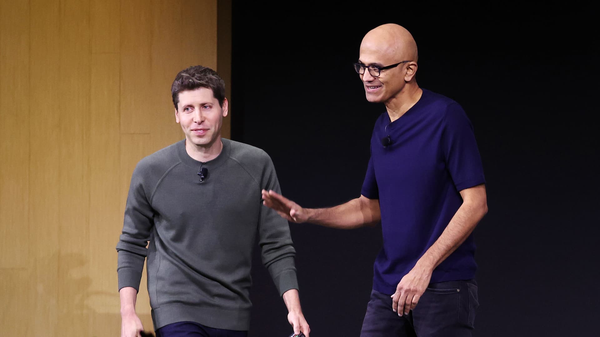 „OpenAI“ tolsta nuo „Microsoft“: įtartinas posūkis į „Amazon“ keičia DI galių balansą