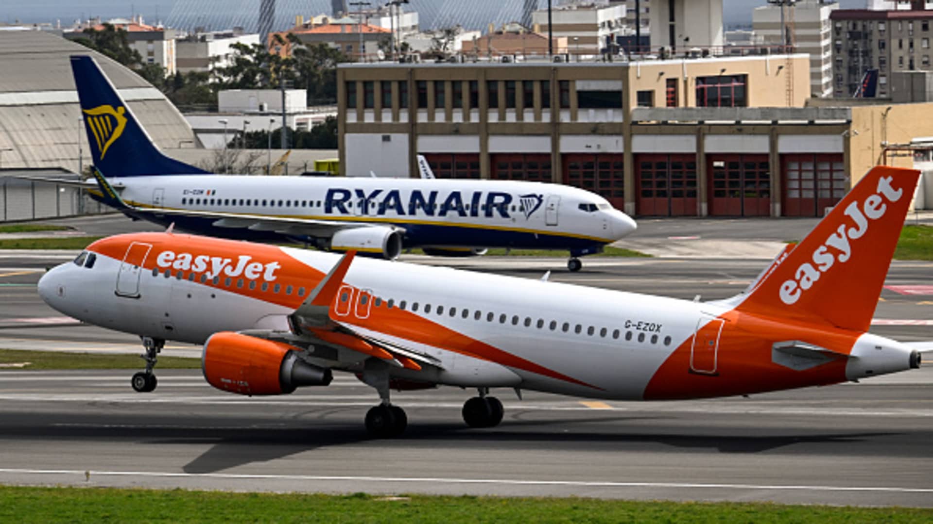 Europos avialinijas purto reaktyvinio kuro krizė: kas išgyvens vasarą, o kam smūgis skaudžiausias