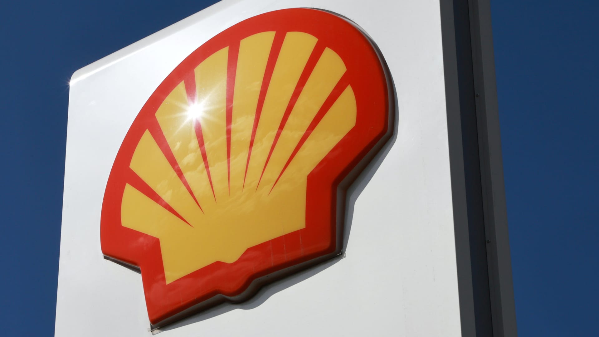„Shell“ už 15 mlrd. eurų perka „ARC Resources“: sandoris, kuris keičia naftos žaidimą
