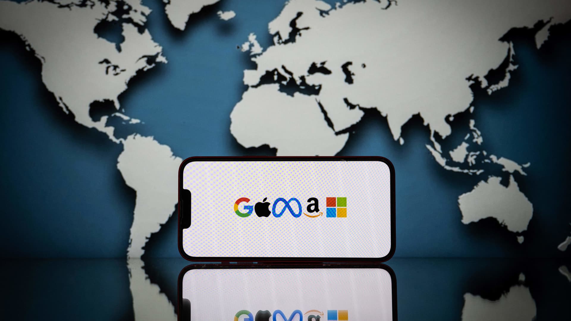 „Google“ ir „Microsoft“ ataskaitos šokiruoja: karas ir atminties krizė brangina DI planus