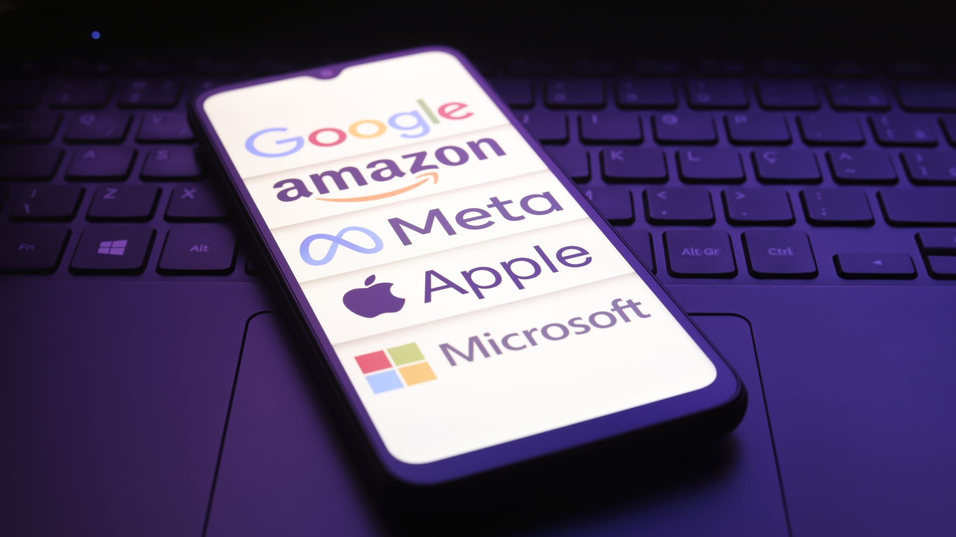 Masinis talentų bėgimas iš „Google“ ir „Meta“: kuriasi DI startuoliai, renka milijardus eurų