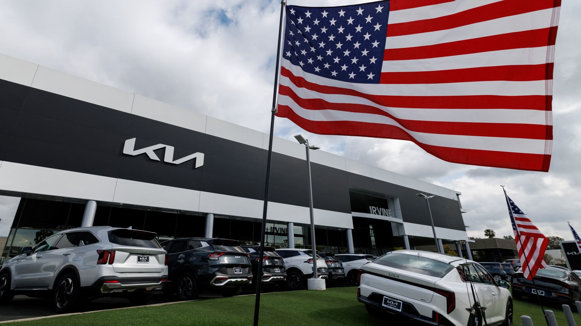 Sedanų sugrįžimas JAV: kodėl Toyota ir Kia laimi, o amerikiečiai priversti persigalvoti