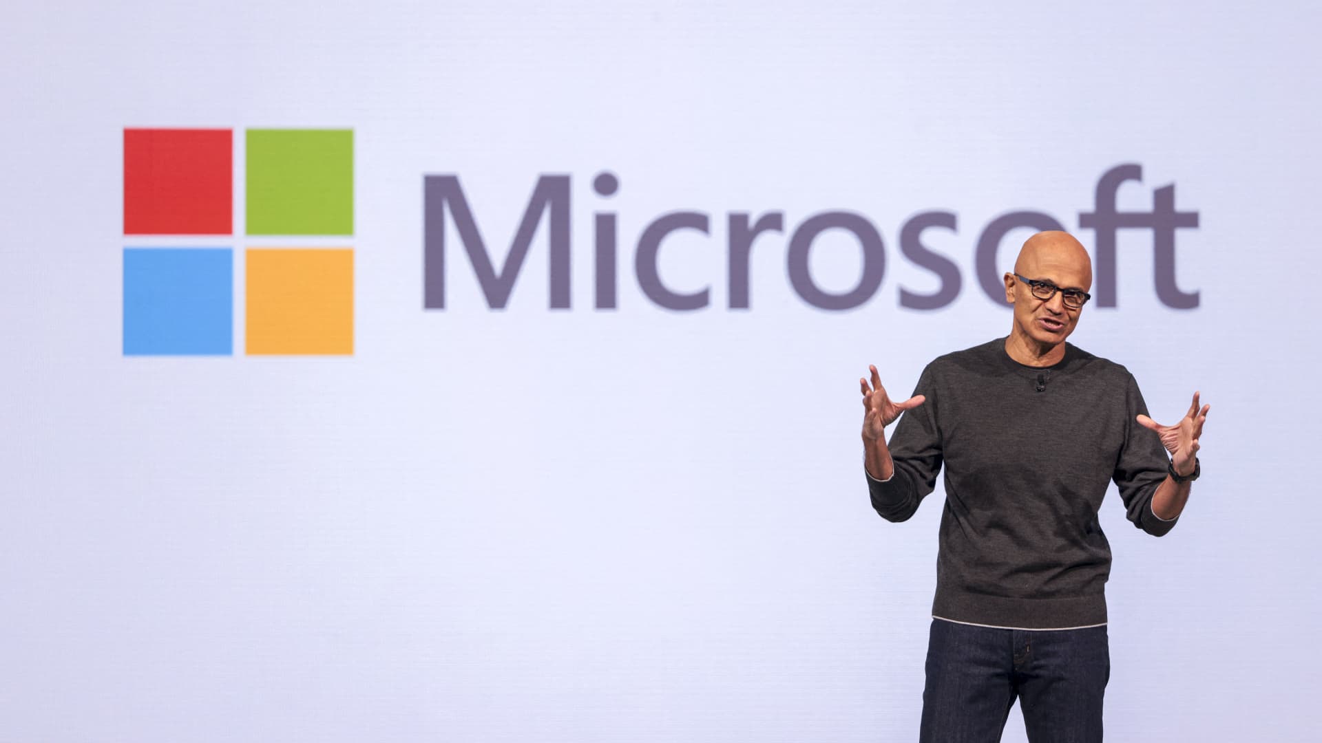 „Microsoft“ stiprūs rezultatai nustebino, bet investuotojai vis dar bijo: kas laukia „Azure“?