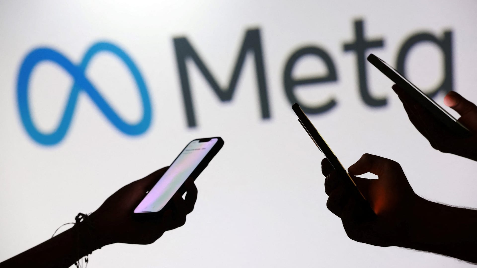 Europos Komisija smogia „Meta“: vaikų apsauga „Facebook“ ir „Instagram“ – per silpna?