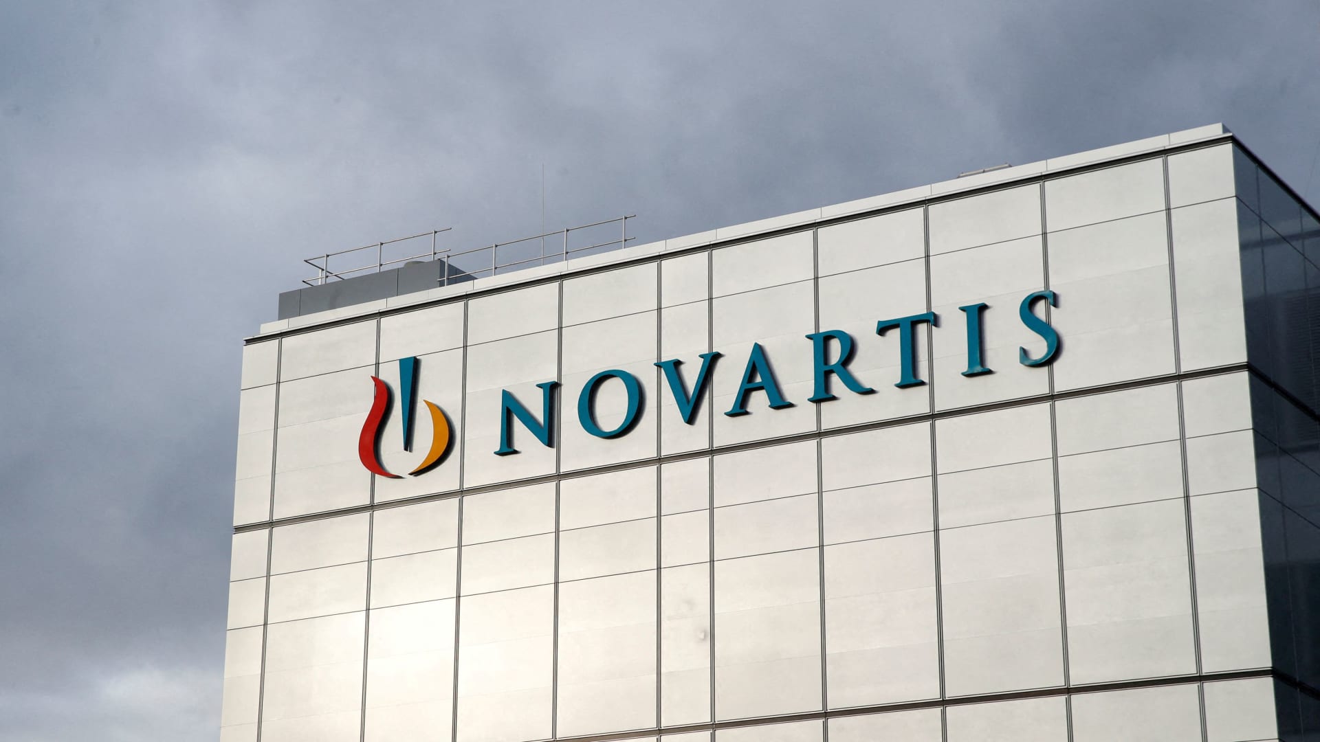 „Novartis“ vadovas įspėja: Trumpo vaistų kainų politika smogs per 18 mėnesių