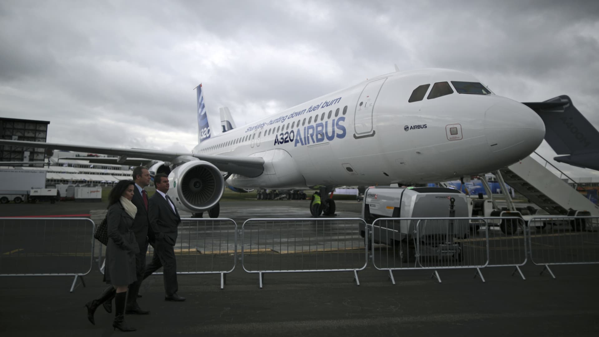 „Airbus“ pelnas smuko perpus: pristatymai stringa, o užsakymų eilė jau viršija 9 000