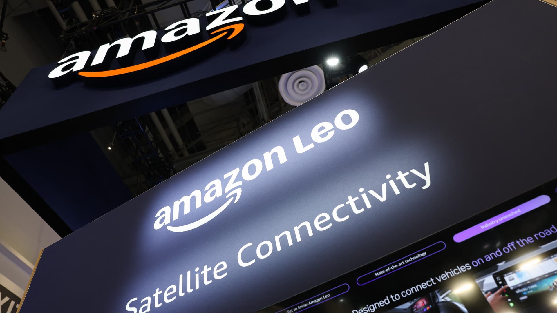 „Amazon“ už 11 mlrd. eurų perka „Globalstar“: į kosminį internetą meta iššūkį „SpaceX“