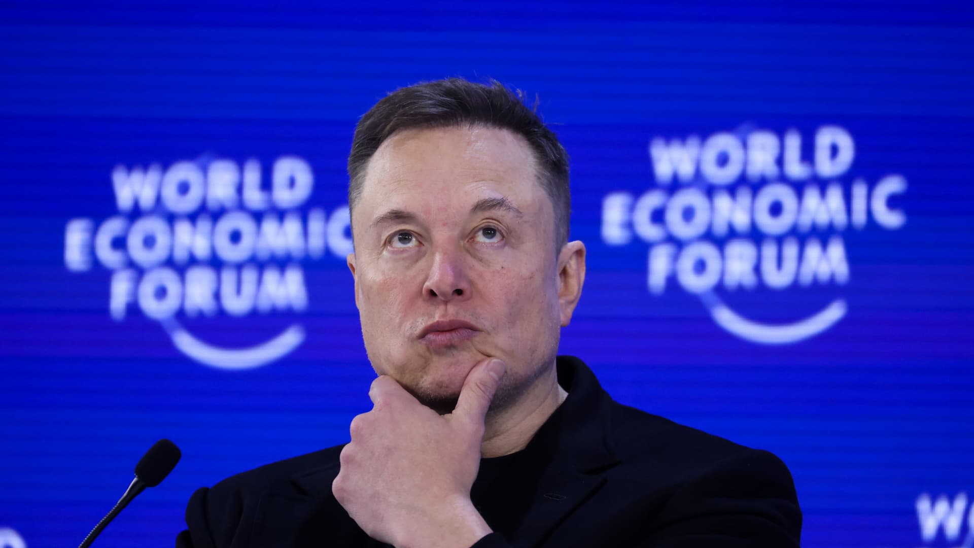 „Tesla“ akcijos smuko po rezultatų, bet rinka rado gelbėjimosi ratą: „SpaceX“ gandai?