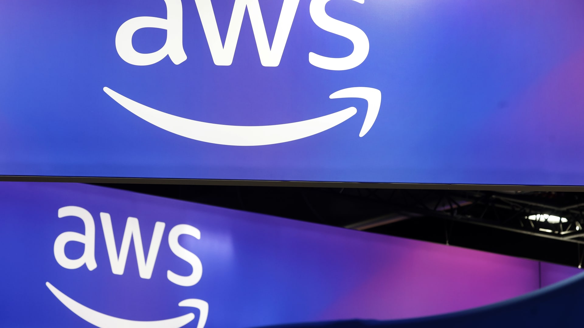 „Meta“ renka „Amazon“ lustus: tylus posūkis, galintis pakeisti DI lenktynes debesijoje