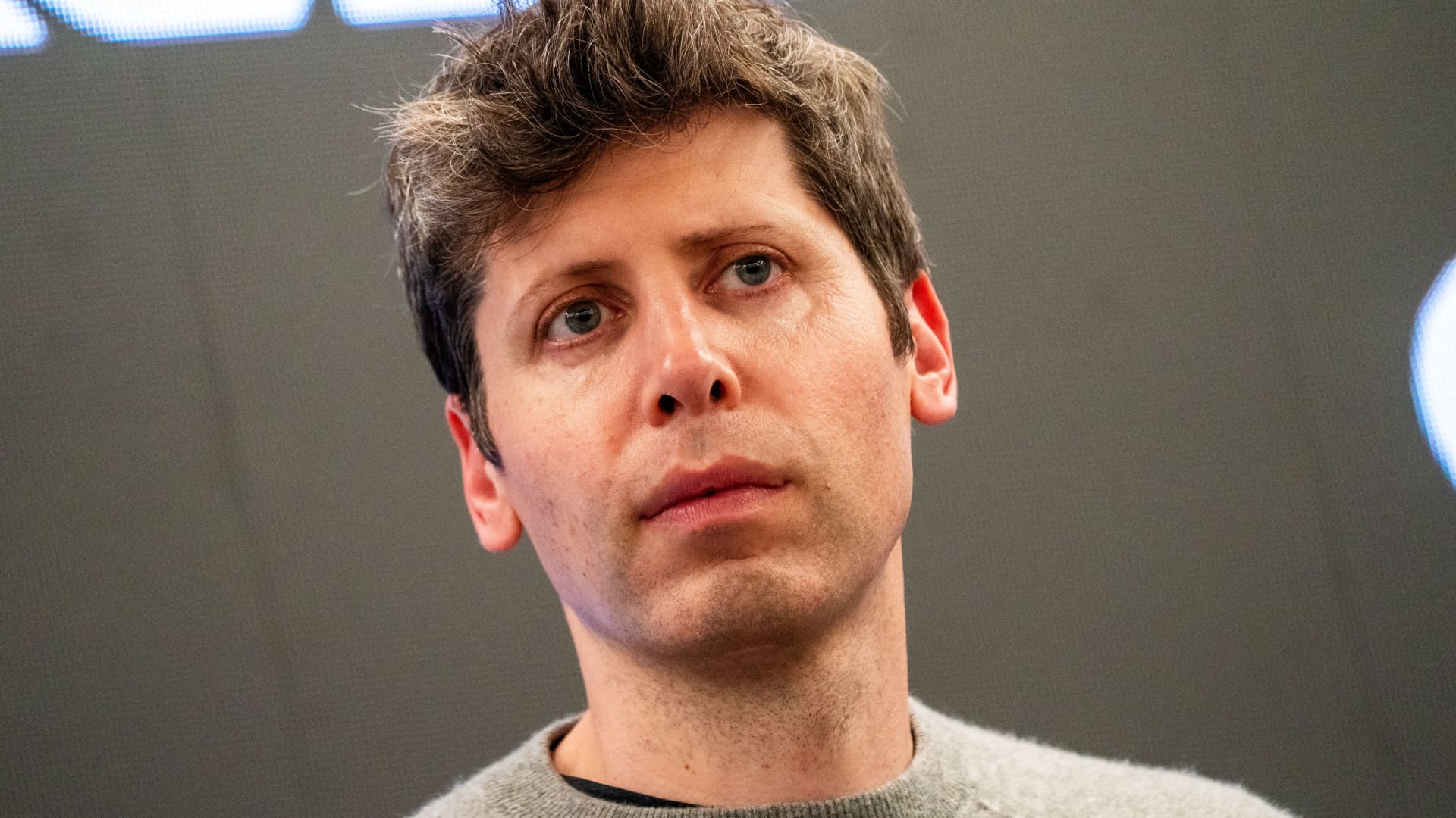 „OpenAI“ pristatė GPT-5.5: žada šuolį programavime, bet įspėja dėl didelės rizikos