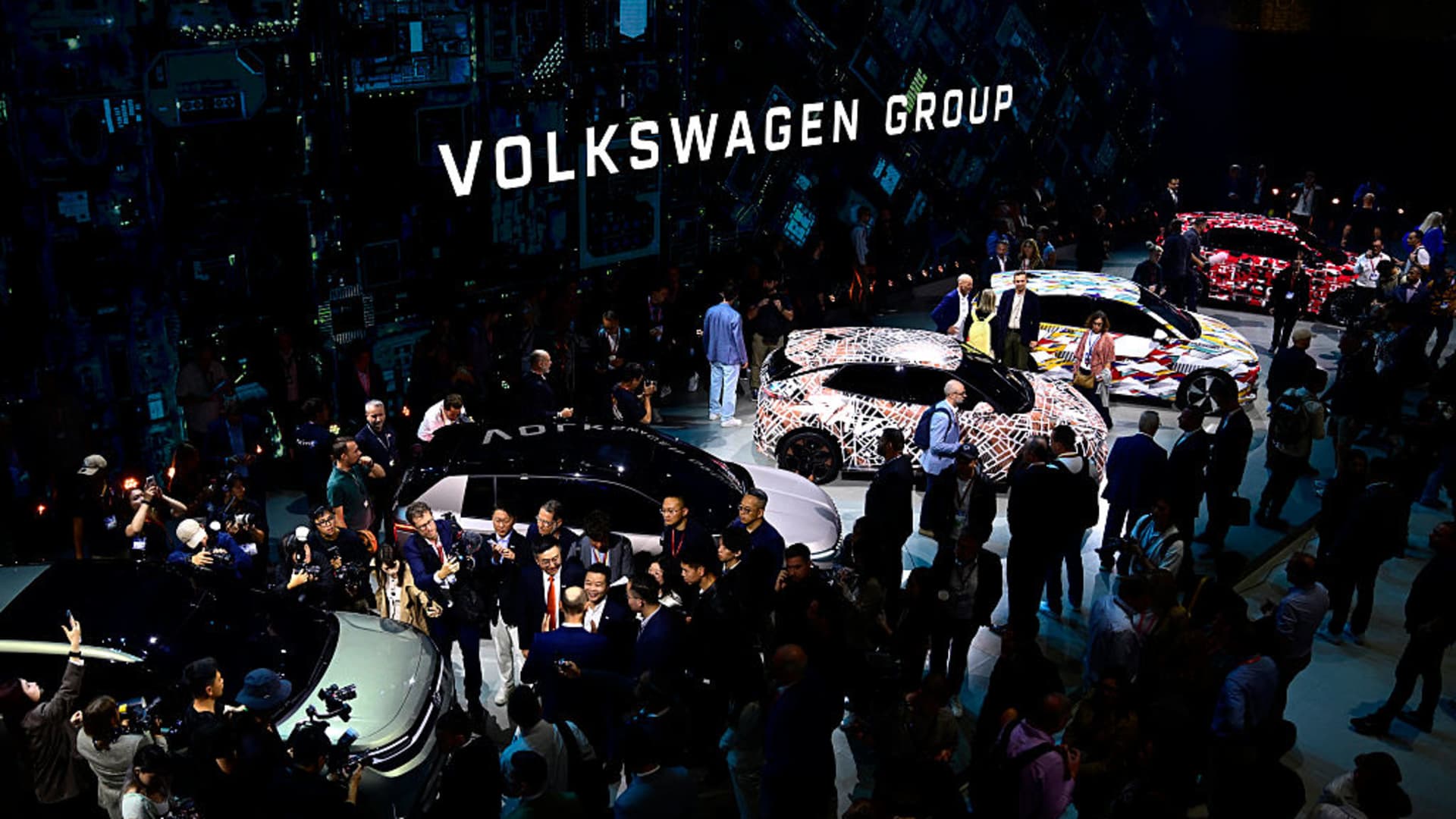 „Volkswagen“ susitarimas su „Xpeng“ atskleidė lūžį: kinų technologijos stumia Vakarus į kampą