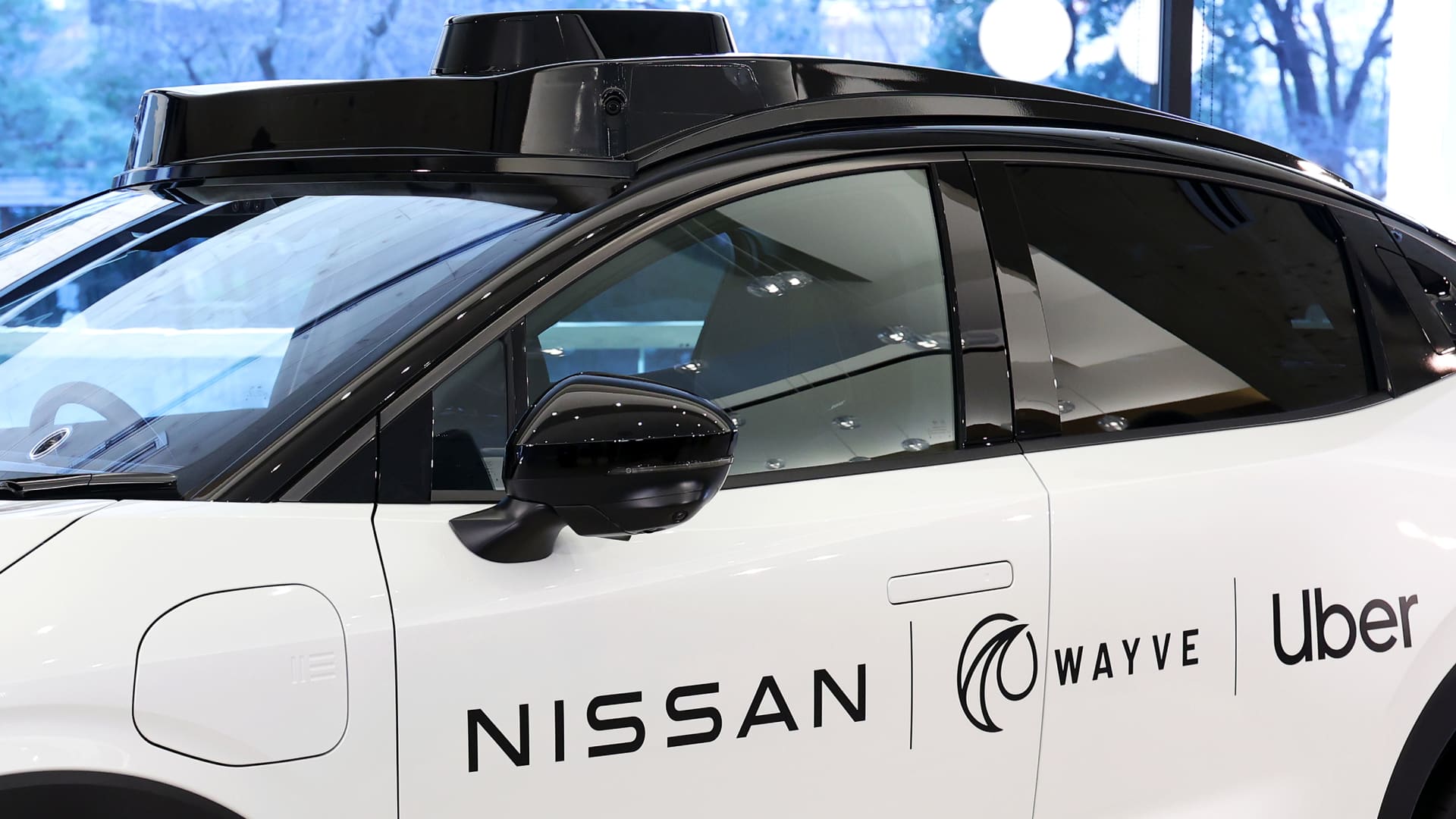 Trylika lustų rinkos grandų meta pinigus į „Wayve“: ar tai reiškia naują robotaksi erą?