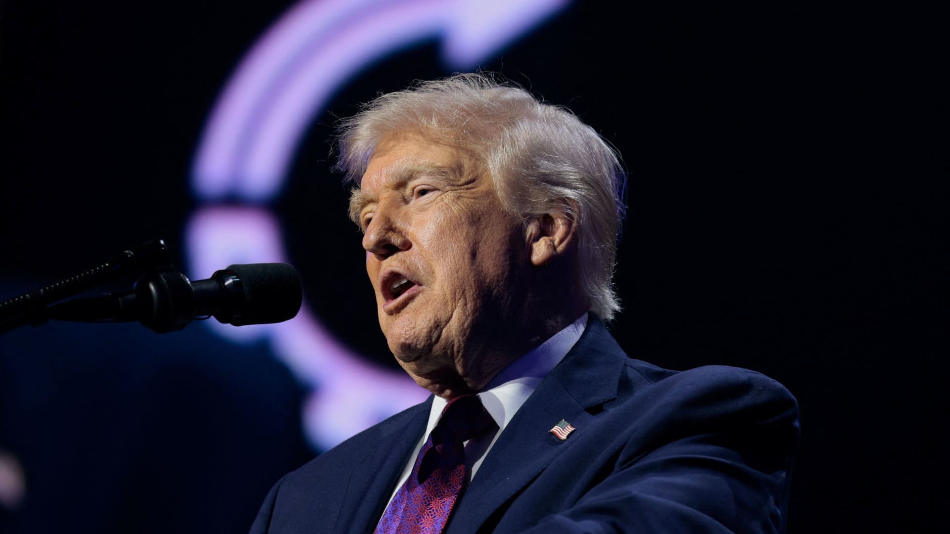 Trumpas staiga keičia toną: „Anthropic“ DI gali grįžti į Pentagoną, nors buvo uždrausta