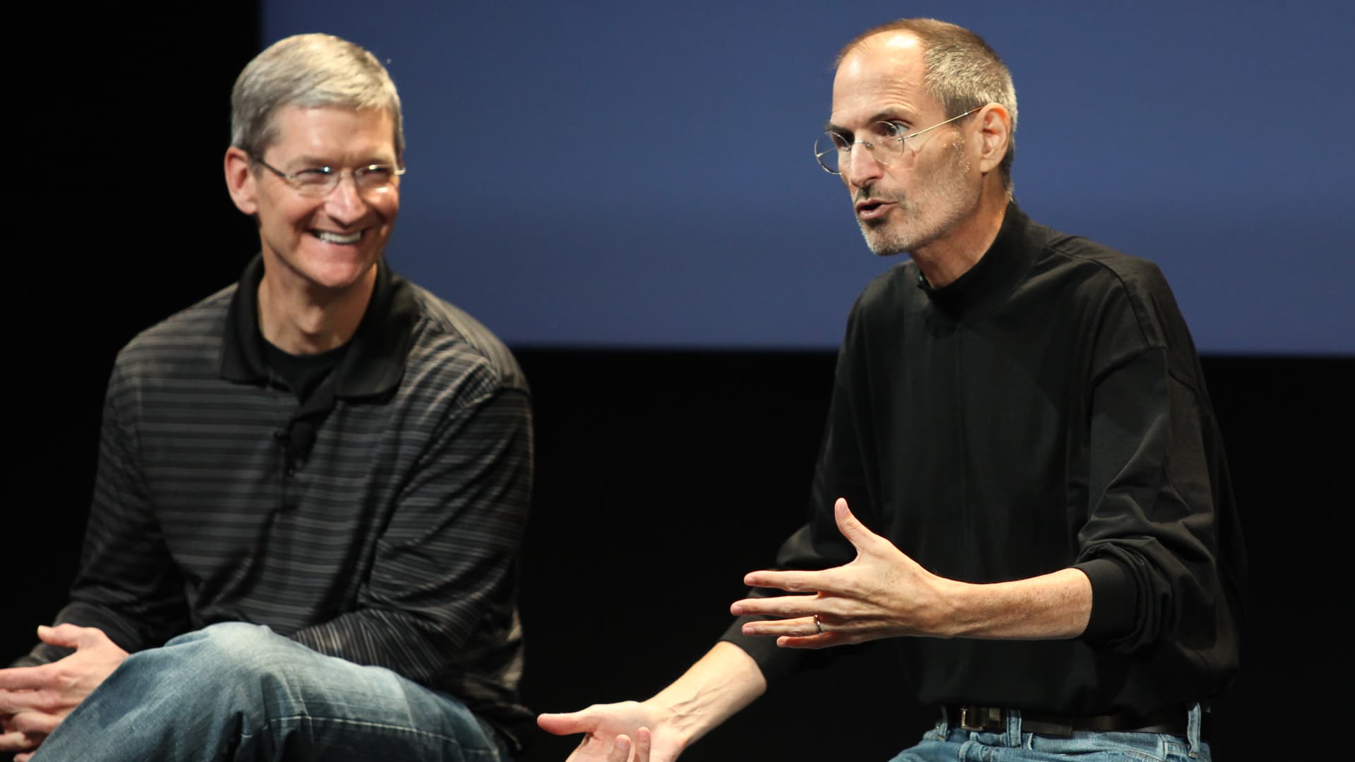 Tim Cook pasitraukia iš „Apple“ vadovo posto: kaip per 15 metų bendrovė priartėjo prie 4 trln.