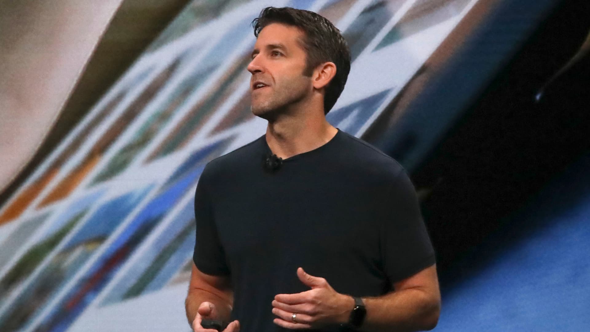 „Apple“ keičia vadovą: kodėl naujasis CEO Johnas Ternusas prisipažino abejojęs savimi