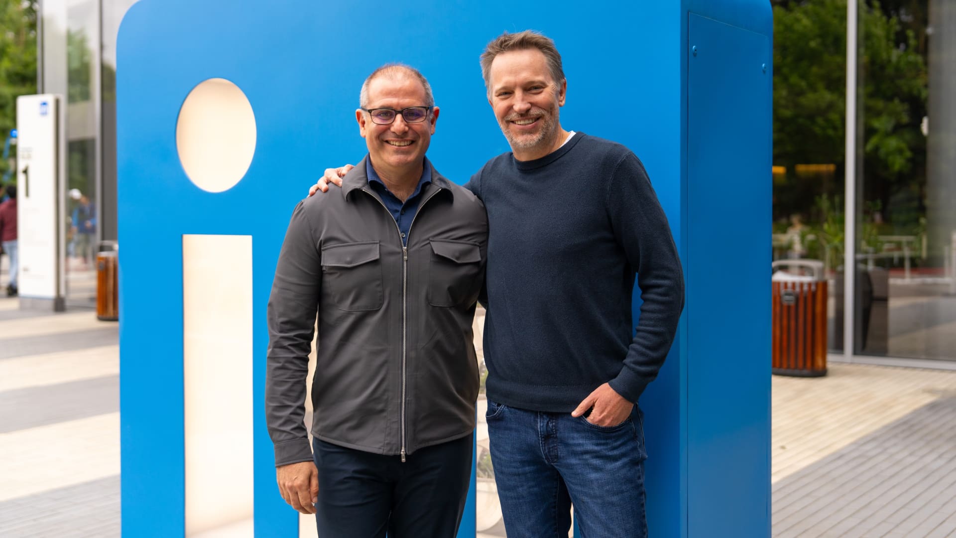 „Microsoft“ netikėtas sprendimas: „LinkedIn“ vadovu paskyrė Daną Shapero – kas keisis?