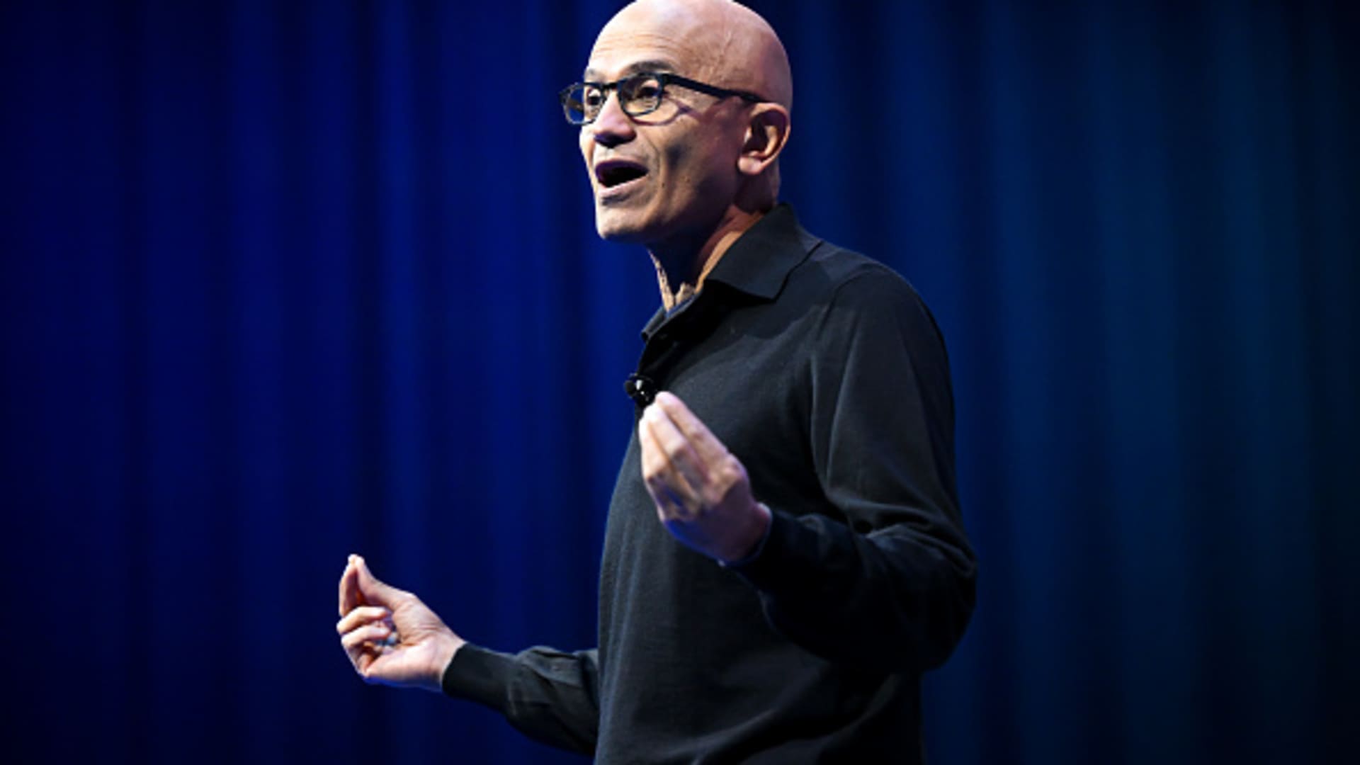 „Microsoft“ ruošia milžinišką šuolį: 2026 metais investicijos sieks 176 mlrd. eurų